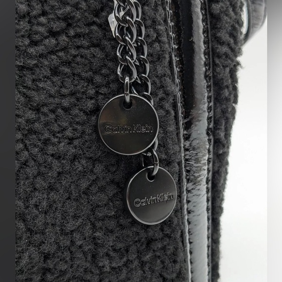 CALVIN KLEIN Astatine sherpa and patent leather top handle mini crossbody -Black - Picture 4 of 9